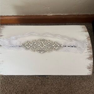 Elegant White Lace Garter
